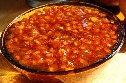 Фасоль в остром томатном соусе