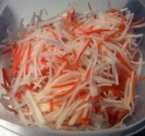 Салат из дайкона с морковью
