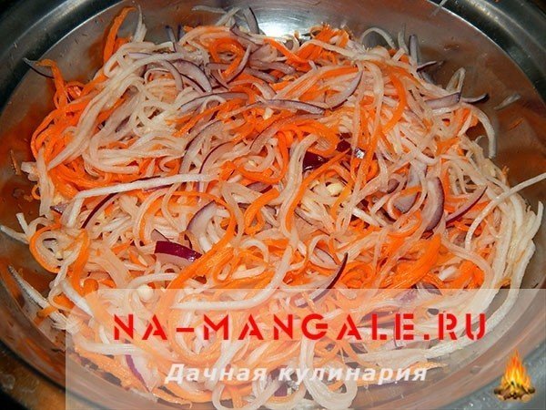 Салат из капусты кольраби с морковью по корейски