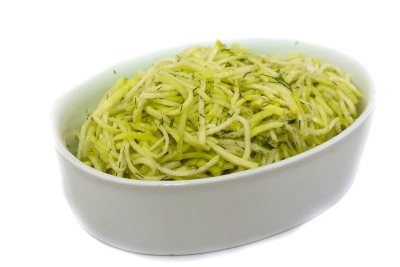 Салат из редьки зеленой с маслом