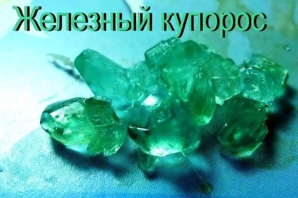 Зеленый кристалл железный купорос