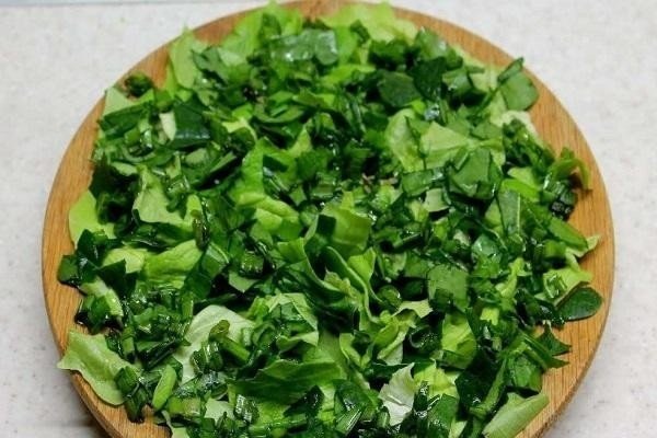 Салат из зеленого лука и петрушки